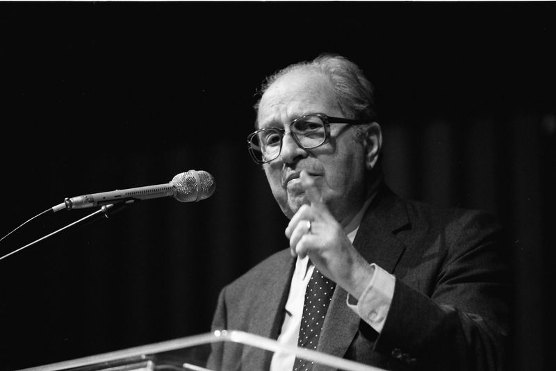 Soubor:Mortimer Adler, 1988.jpg