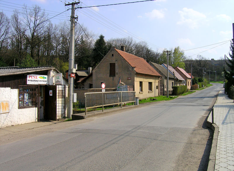 Soubor:Veleň, K Cihelně str.jpg