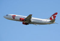 Boeing 737-400 vzlétá z letiště Londýn-Heathrow