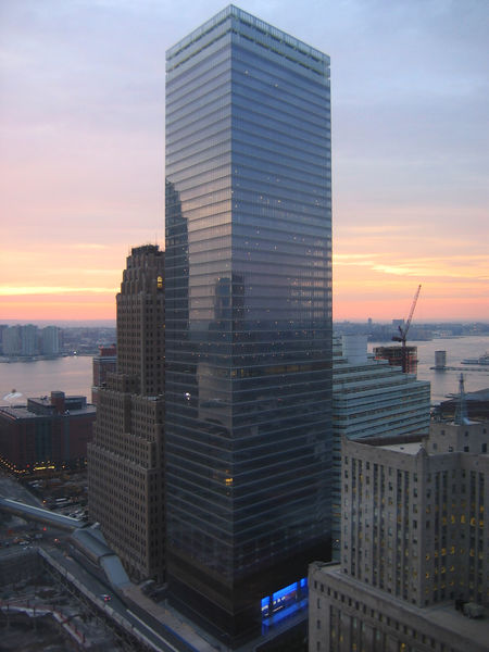 Soubor:Wtc7 july2006.jpg