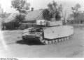 Bundesarchiv Bild 101I-240-2142-21, Russland, Panzer IV in Ortschaft.jpg