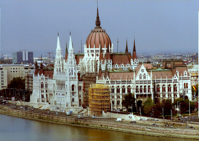 Soubor:Budapest Parlament from Castle.jpg