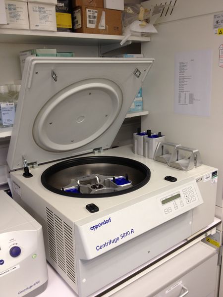 Soubor:Eppendorf centrifuge.JPG