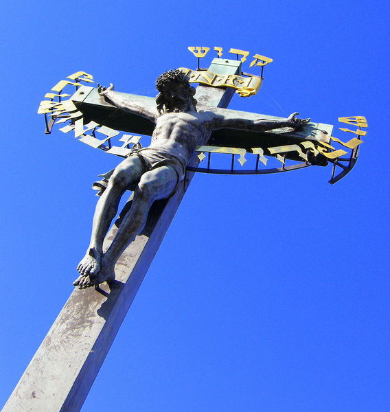 Soubor:Charles bridge crucifix.jpg