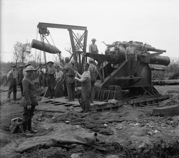 Soubor:15inchHowitzerGrannieLoadingPolygonWood27Sept1917.jpg