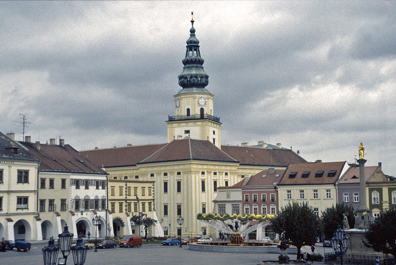 Soubor:Kromeriz, Marktpl, Schl.jpg