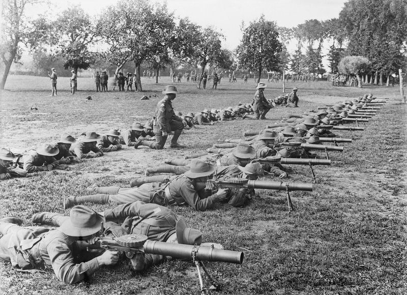 Soubor:Lewis gun drill.jpg