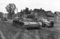 Bundesarchiv Bild 101I-087-3675A-14A, Russland, Panzer IV und PKW.jpg