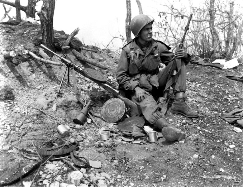 Soubor:Korean War HA-SN-98-07010.jpg