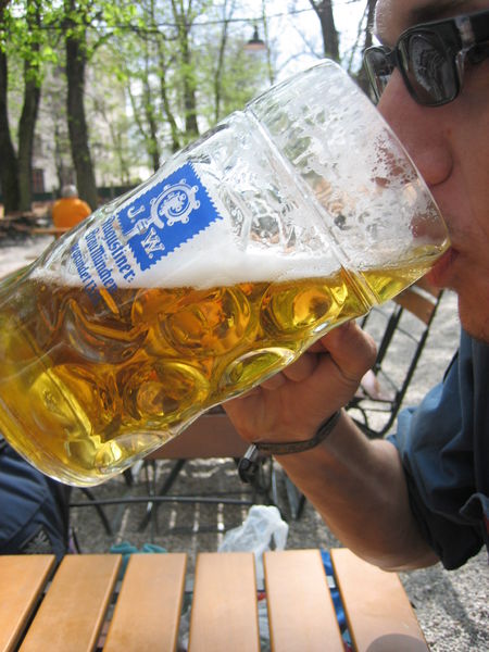 Soubor:Drink augustiner beergarden.jpg