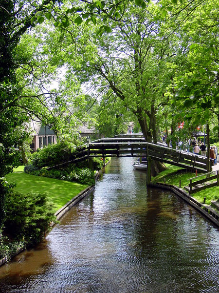 Soubor:Bridge in Giethoorn.jpg