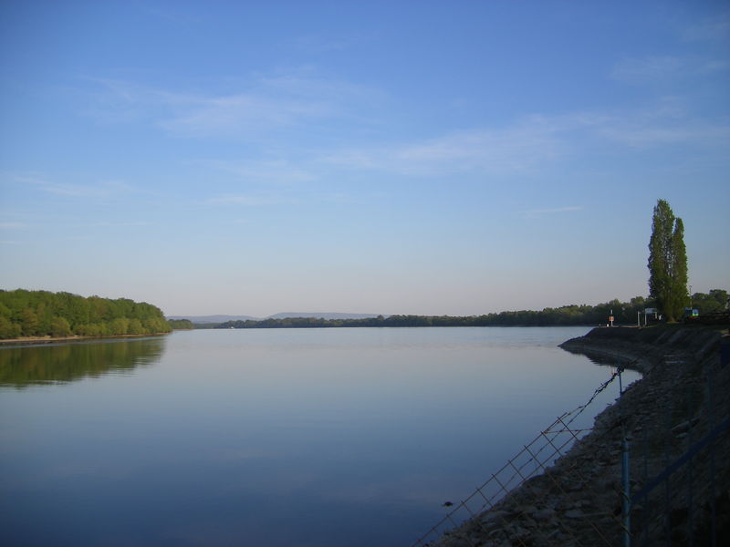 Soubor:Vág-torkolat.JPG