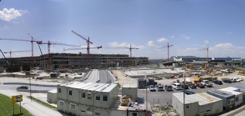 Soubor:Flughafen Wien Baustelle.jpg