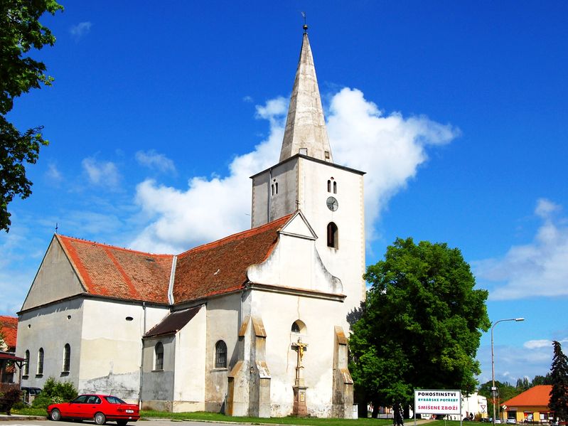 Soubor:Kostel sv.Kunhuty Hostěradice.jpg