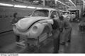 Bundesarchiv B 145 Bild-F038795-0009, Wolfsburg, VW Autowerk, Käfer.jpg
