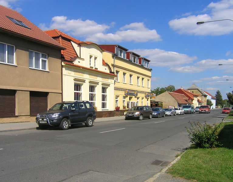 Soubor:Nebušická str2, Prague Nebušice.jpg