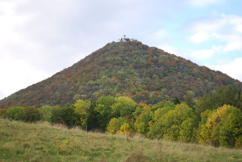 Soubor:Milešovka od Milešova.jpg