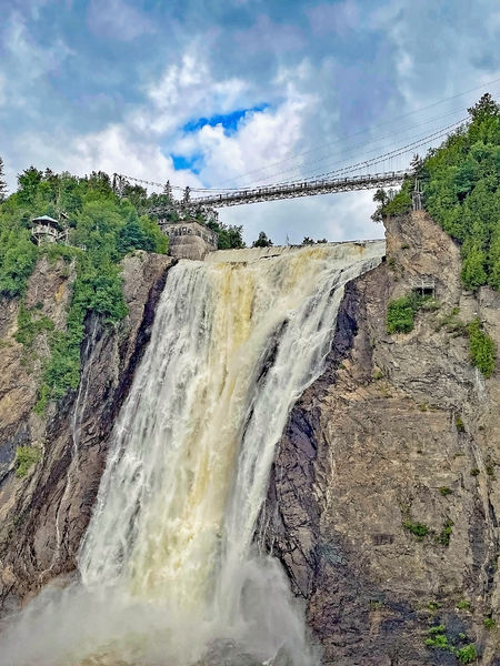 Soubor:Quebec-1670-Montmorency Falls-DJFlickr.jpg