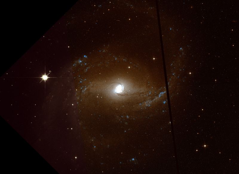 Soubor:Ngc6951-hst-R814GB658.jpg