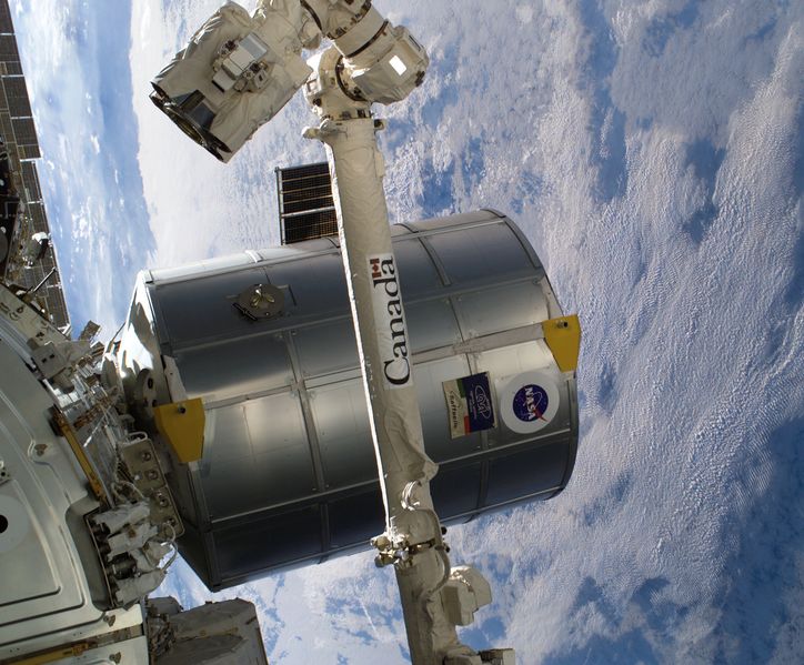 Soubor:STS-114 Raffaello module.jpg