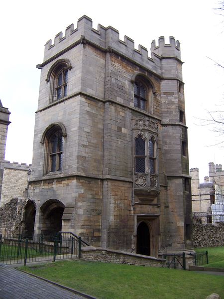 Soubor:Lincoln Bishop's Palace.jpg