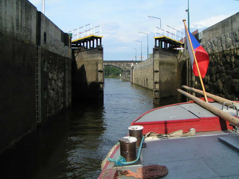 Soubor:Prague sluice open.jpg