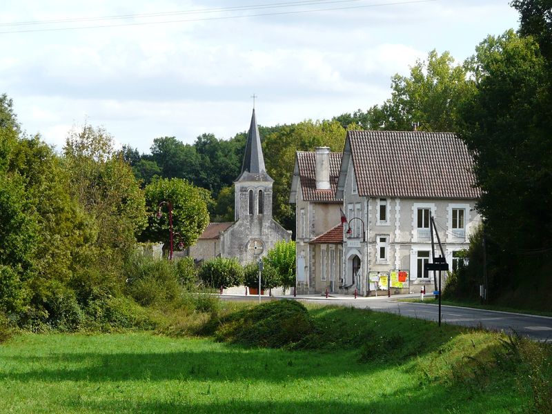 Soubor:Eyzerac village.JPG