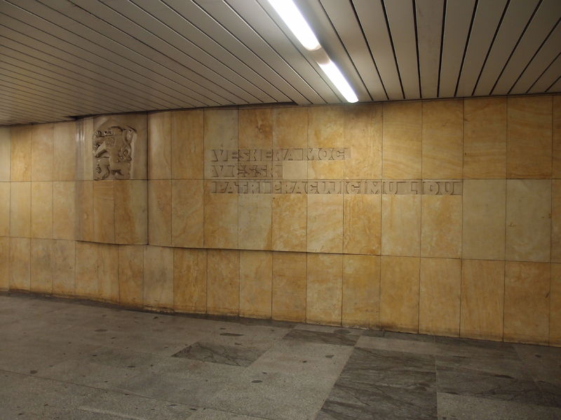 Soubor:Hradcanska metro station 2018Z18.JPG