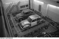 Bundesarchiv B 145 Bild-F038801-0014, Wolfsburg, VW Autowerk, Käfer.jpg
