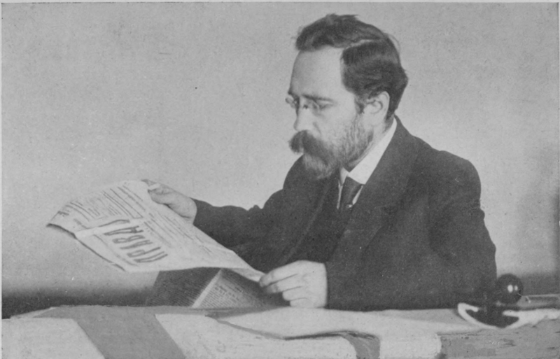 Soubor:Lev Kamenev reads Pravda.png