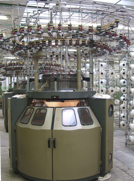 Soubor:Circular knitting machine.jpg