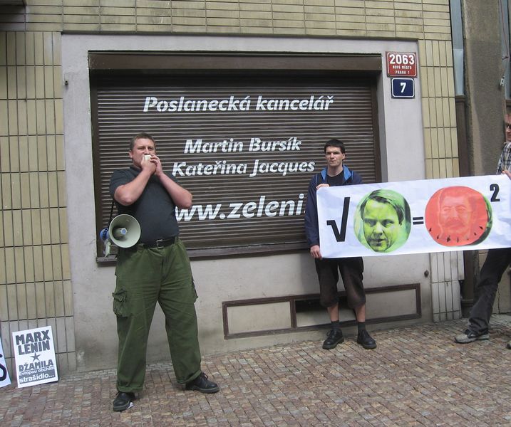 Soubor:Demonstrace proti Straně zelených.jpg