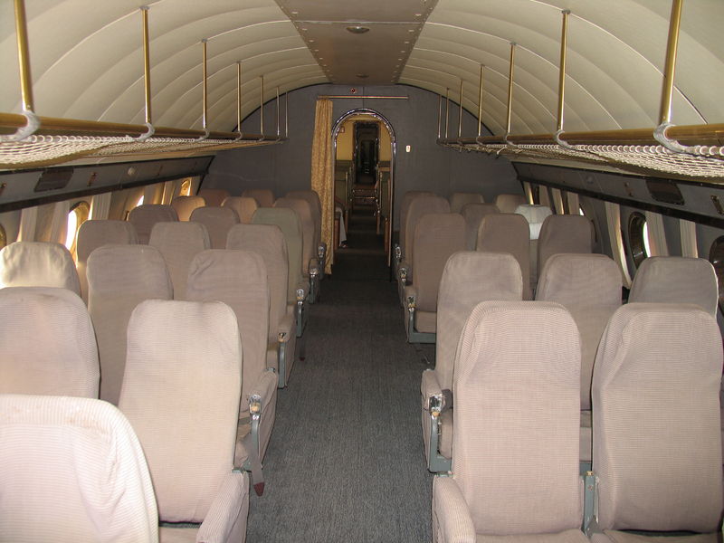 Soubor:Tupolev Tu-114 Cabin.jpg