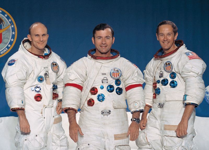 Soubor:Apollo 16 crew.jpg