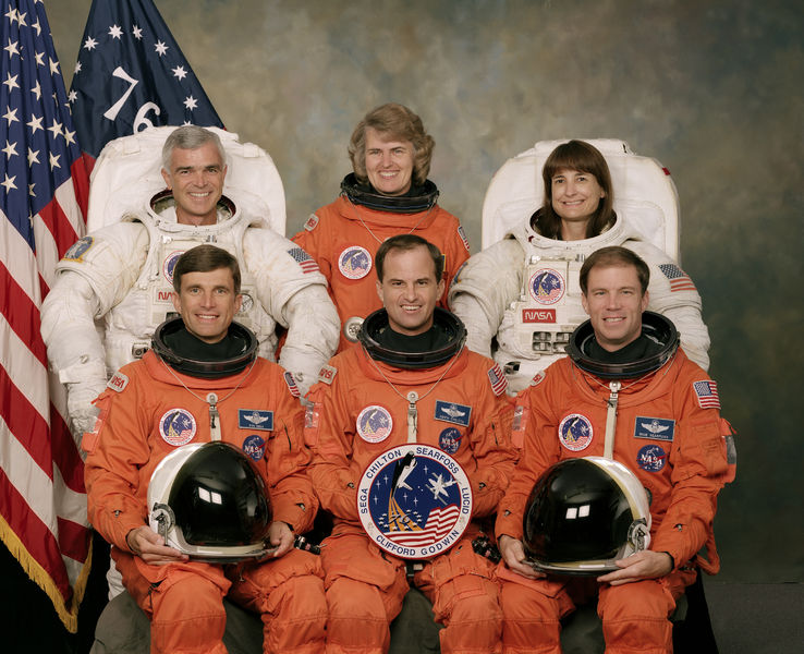 Soubor:STS-76 crew.jpg