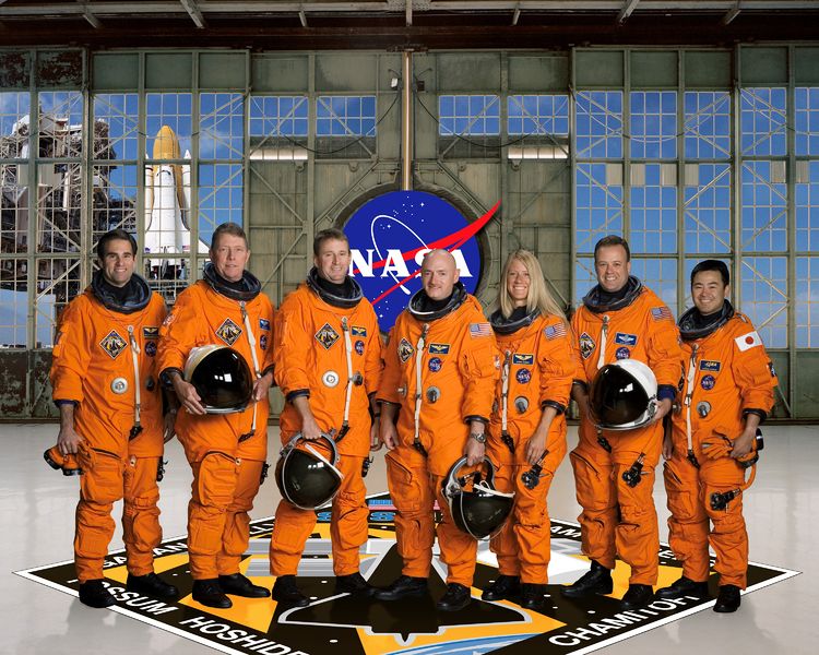 Soubor:Sts124crew.jpg