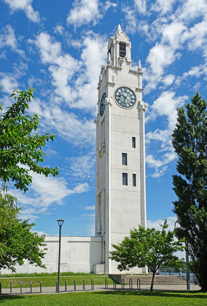 Soubor:Montreal Clock Tower-DSC00302-DJFlickr.jpg