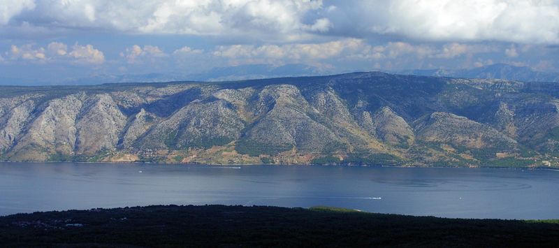 Soubor:Brac from Hvar.jpg