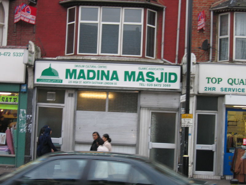 Soubor:Madina Masjid, East Ham.jpg