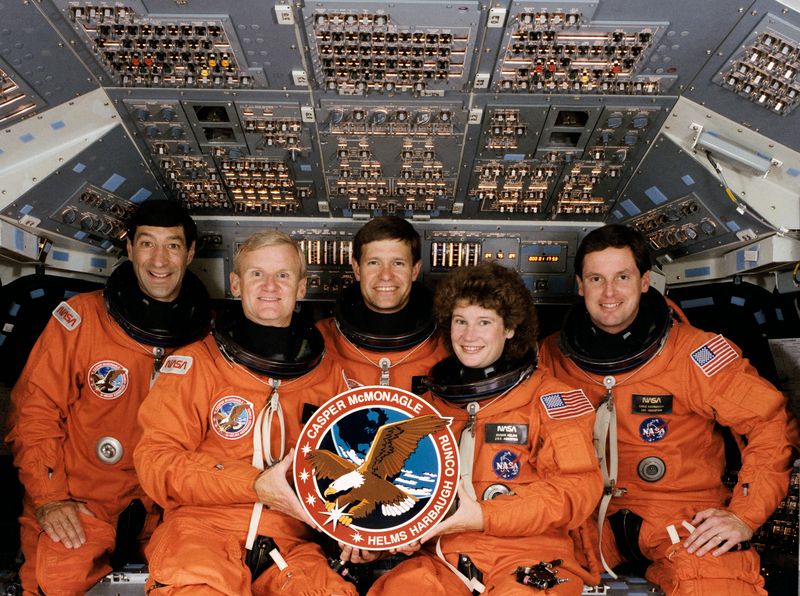 Soubor:Sts-54 crew.jpg