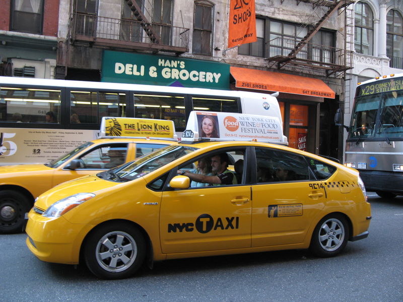 Soubor:NYC Hybrid Taxi.JPG