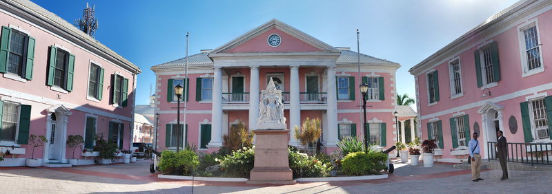 Soubor:BahamianParliamentPanorama.jpg