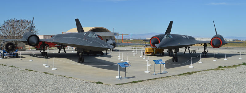 Soubor:Lockheed SR-71A Blackbird-018-AWFlickr.jpg