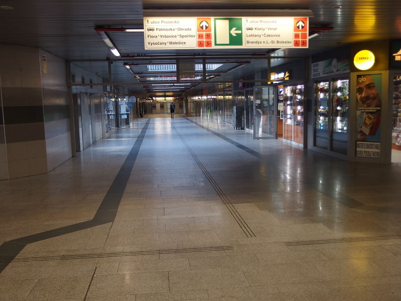 Soubor:Prosek metro station 2023Z07.JPG