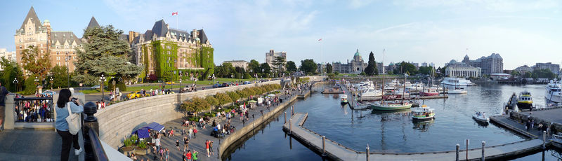 Soubor:2009-0605-Victoria-Harbor-PAN.JPG