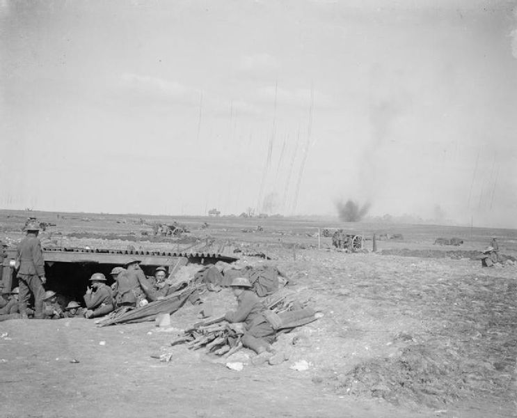 Soubor:18pdrsUnderFireBattleofArras24April1917.jpg