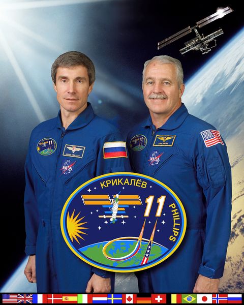 Soubor:ISS Expedition 11 crew.jpg