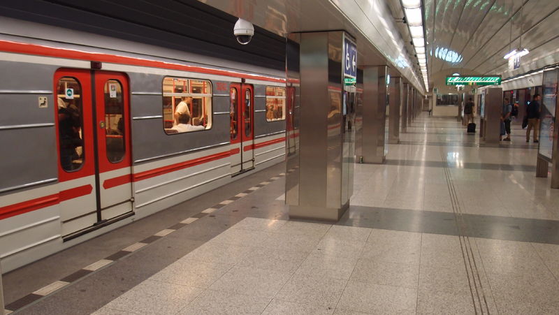 Soubor:NVeleslavín metro station 2016Z07.JPG