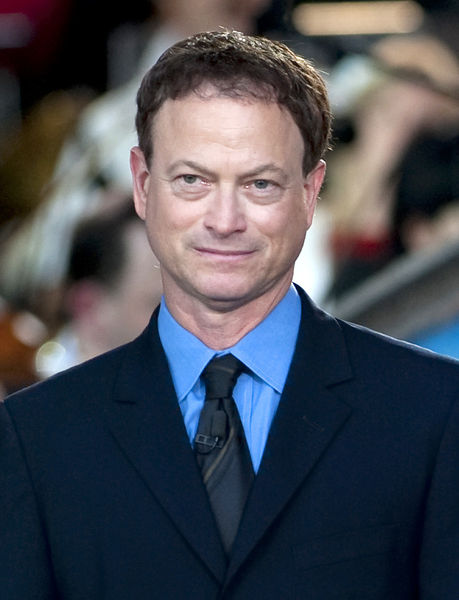 Soubor:Gary Sinise 2011 (cropped).jpg