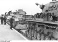 Bundesarchiv Bild 101I-175-1264-06, Griechenland, Transport von Panzer IV mit Eisenbahn.jpg
